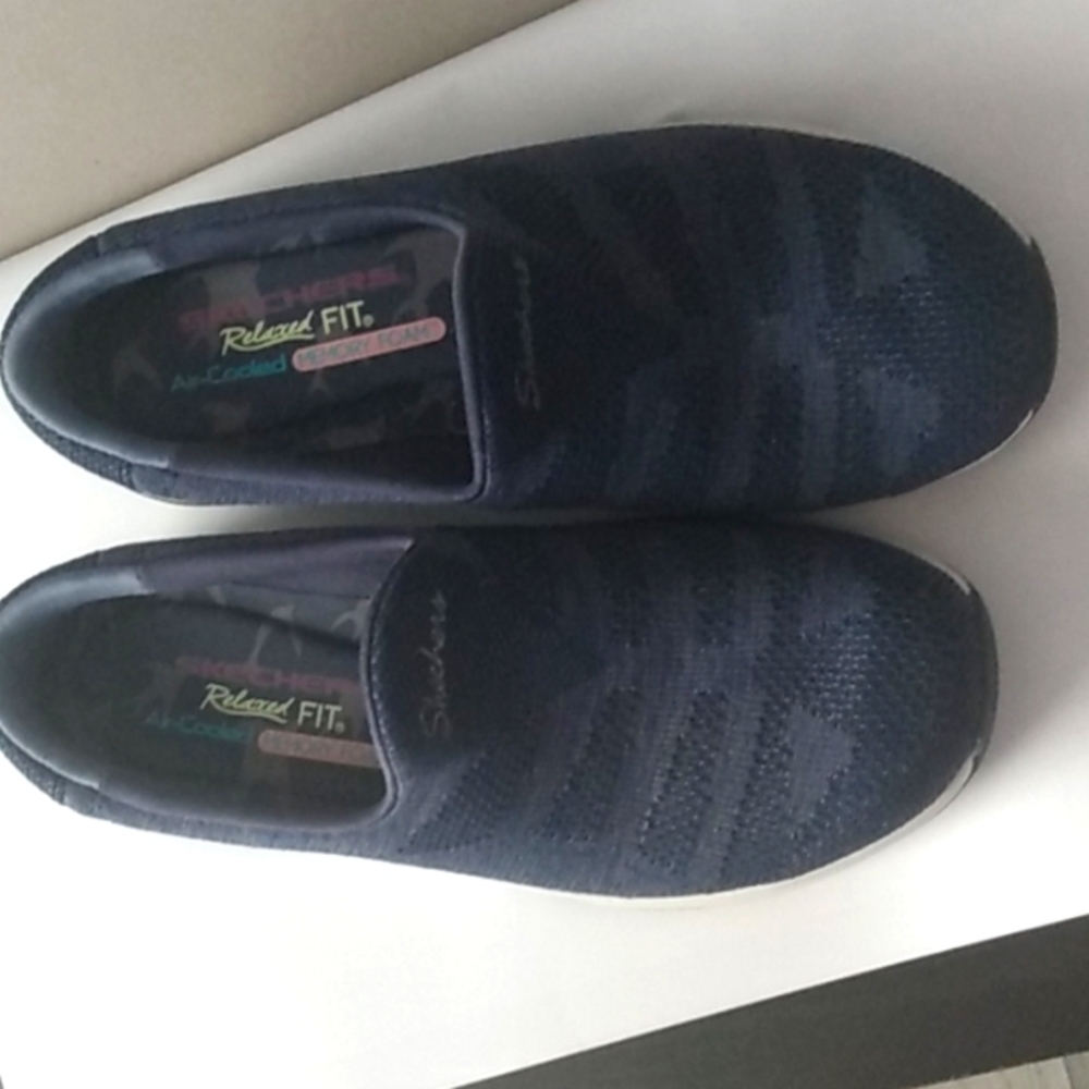 Woman Shoes: Skechers Relaxed fit